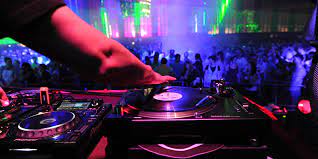 Die Meister der Nacht: Club- und Party-DJs bringen die Tanzflächen zum Beben