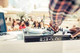 Die Kosten für einen DJ für Ihren Geburtstag: Tipps und Informationen