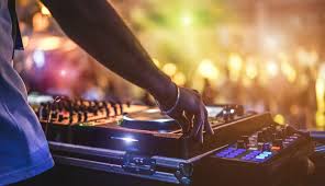 Die unverzichtbare Rolle des Event-DJs bei jeder Veranstaltung