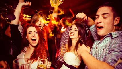 Die unvergessliche Partynacht: Feiern, Tanzen und Erinnerungen schaffen