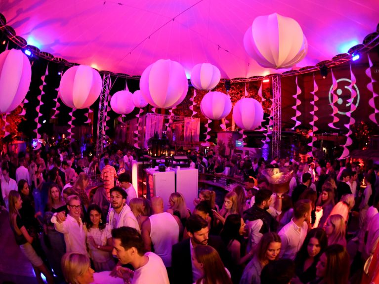 Die pulsierende Clubszene in Deutschland: Wo die Nacht zum Tag wird