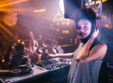 Der ideale DJ für Ihre Veranstaltung: Musikalische Highlights garantiert!