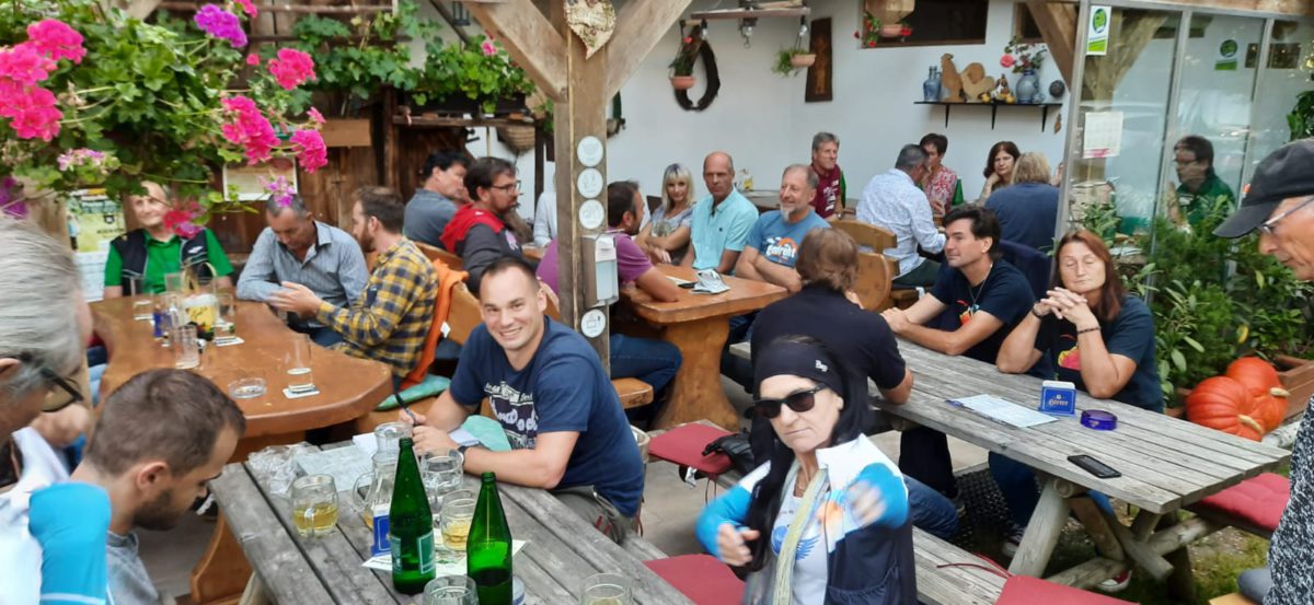 Clubabend: Eine Nacht voller Musik, Tanz und Spaß