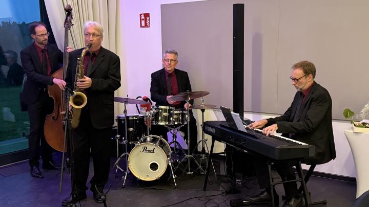 Die Kunst der Dinnermusik: Harmonische Klänge für genussvolle Abende