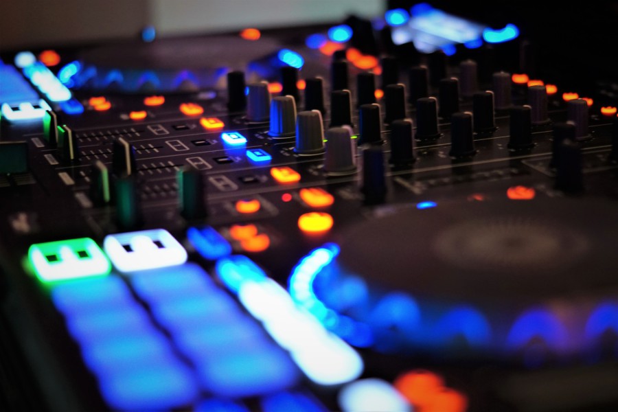 Stimmungsvolle Musik für die Silberhochzeit: Den perfekten DJ finden