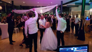 Einzigartige Hochzeitsmusik: DJ und Saxophon in perfekter Harmonie