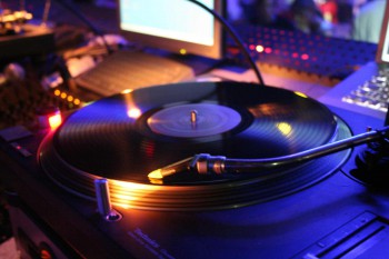 DJ für Feier gesucht? So finden Sie den passenden DJ