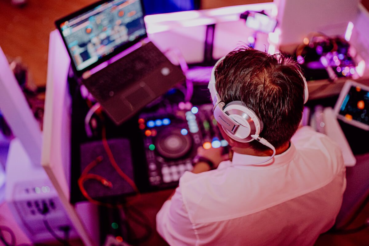Guter DJ für Hochzeit: So wird eure Feier unvergesslich