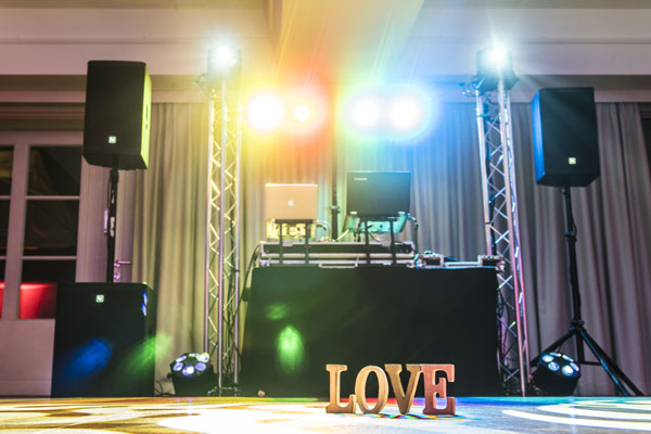 Musik zur Hochzeit: So findet ihr den passenden DJ für eure Feier